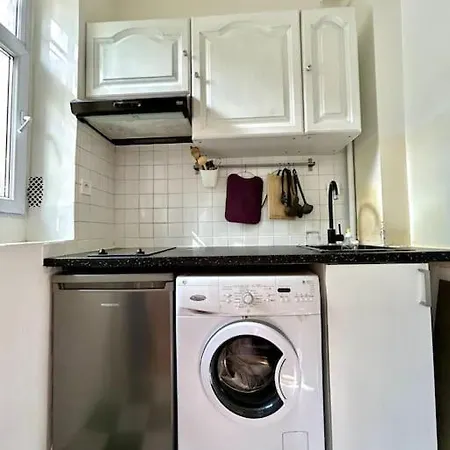 1br Near Montmartre Parijs