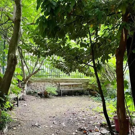 1br Near Montmartre Parijs